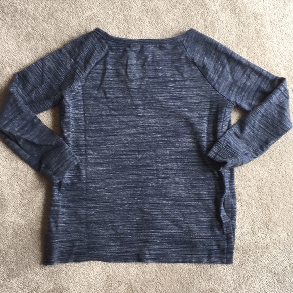 3/$15 Stretchy heavyweight split side top - Picture 4 of 4